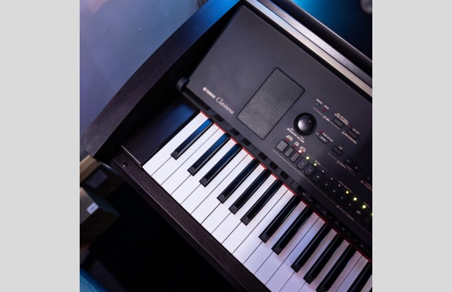 Used Yamaha CVP307 Satin Rosewood Digital Piano Complete Package (SN:GBRCLZ01012) - Image 5